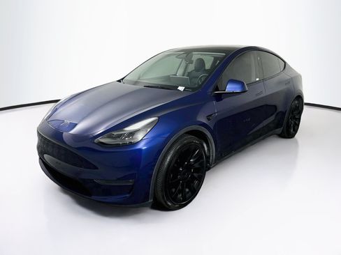 Used 2024 Tesla Model Y Long Range AWD/4WD image 3
