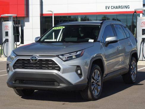 Used 2025 Toyota RAV4 XLE Premium image 24