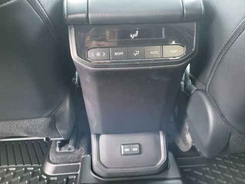 Used 2024 Toyota Highlander XLE image 24