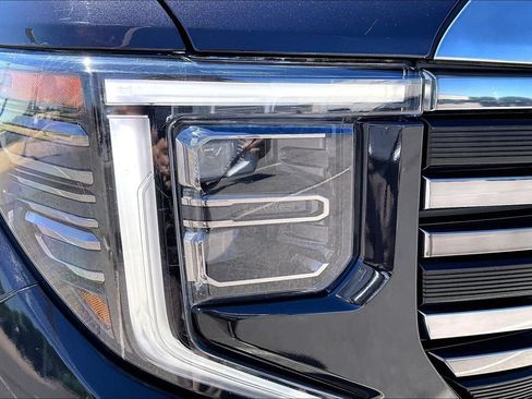Used 2022 GMC Sierra 1500 AT4 w/ AT4 Premium Package AWD/4WD image 32