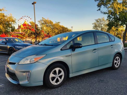Used 2014 Toyota Prius Three image 3