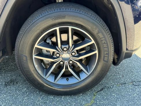 Used 2017 Jeep Grand Cherokee Limited AWD/4WD image 10