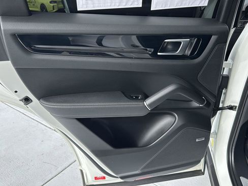 Used 2021 Porsche Cayenne Coupe image 15