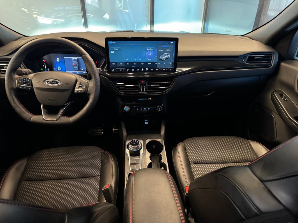 Used 2023 Ford Escape ST-Line w/ Tech Pack #1 AWD/4WD image 9