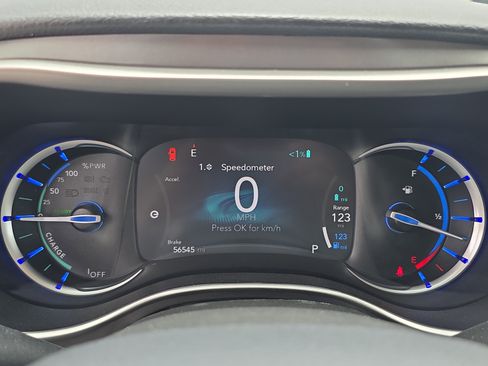 Used 2024 Chrysler Pacifica Limited FWD image 27