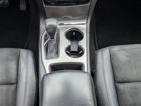 Used 2019 Jeep Grand Cherokee Laredo w/ Laredo X Package RWD image 6