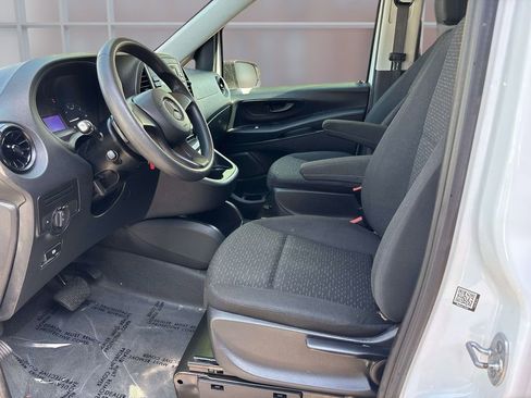 Used 2022 Mercedes-Benz Metris image 9
