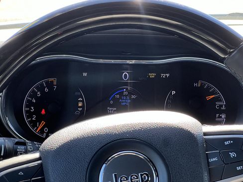 Used 2018 Jeep Grand Cherokee Overland AWD/4WD image 20