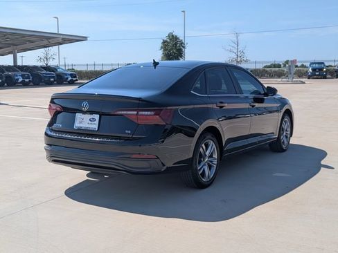 Used 2024 Volkswagen Jetta SE w/ Panoramic Sunroof Package FWD image 5