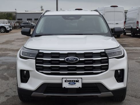 New 2026 Ford Explorer Active w/ Active Comfort Package image 2