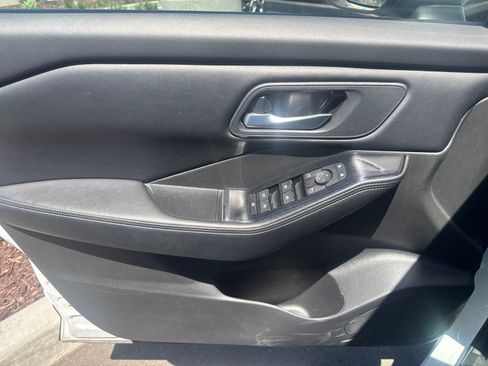 Used 2024 Nissan Rogue SV AWD/4WD image 12