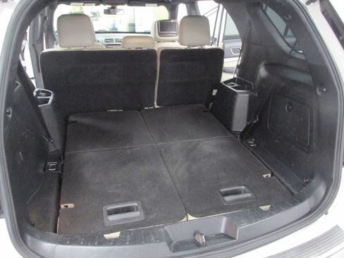 Certified 2018 Ford Explorer XLT w/ Equipment Group 202A image 26