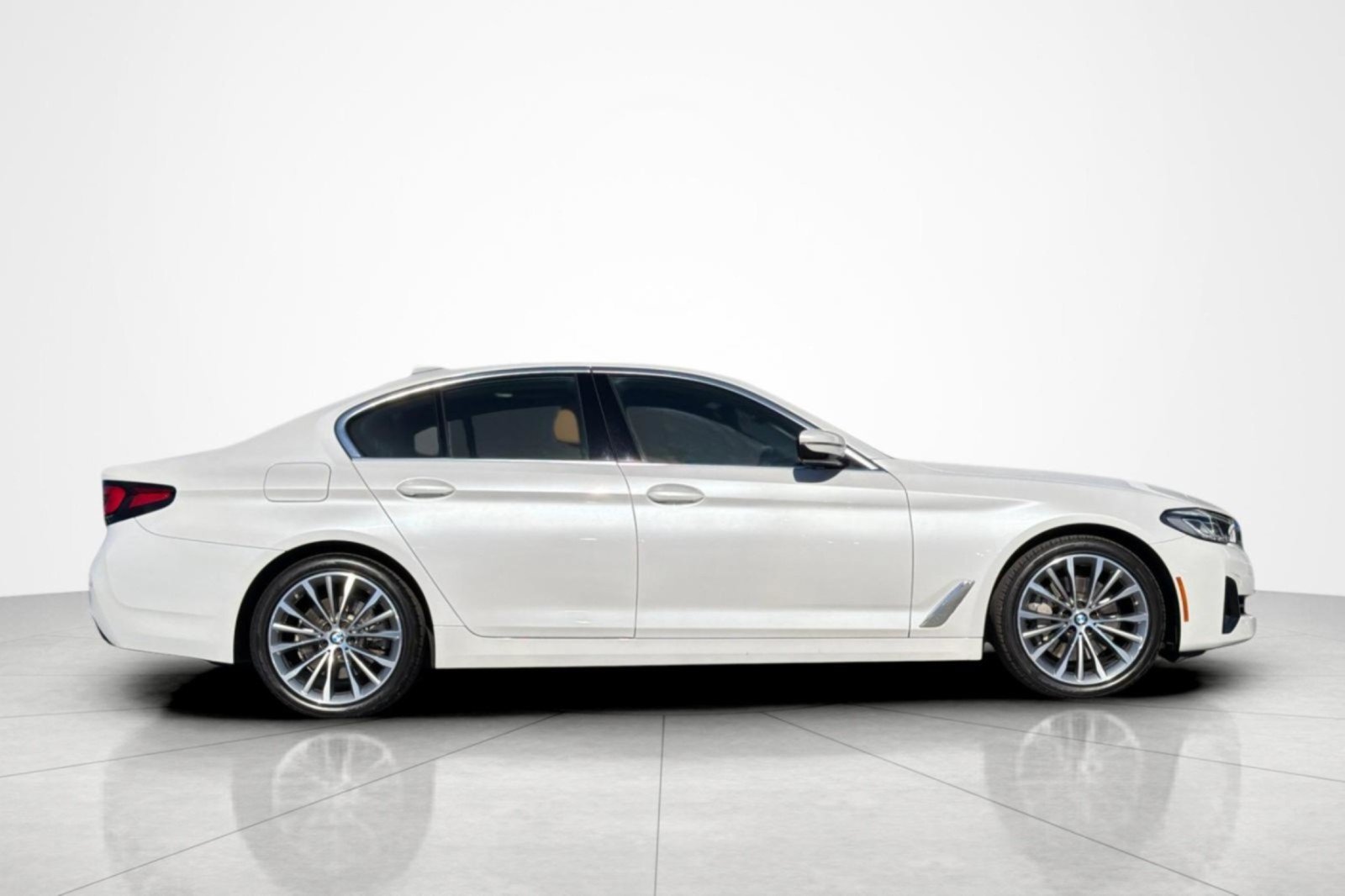 Used 2023 BMW 530i w/ Premium Package RWD image 6