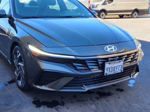 Used 2025 Hyundai Elantra SEL FWD image 9