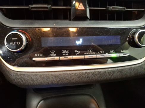 Used 2021 Toyota Corolla LE image 24