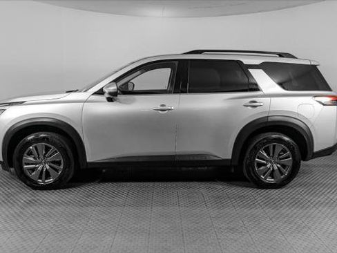 Used 2025 Nissan Pathfinder SV FWD image 3