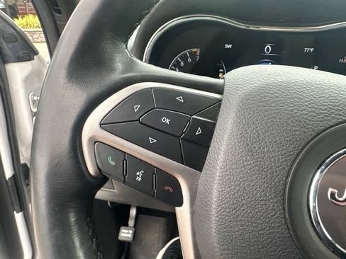 Used 2021 Jeep Grand Cherokee Laredo X AWD/4WD image 18