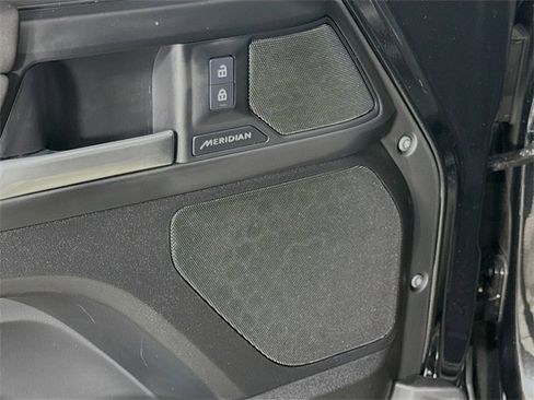 Used 2025 Land Rover Defender 110 S image 21