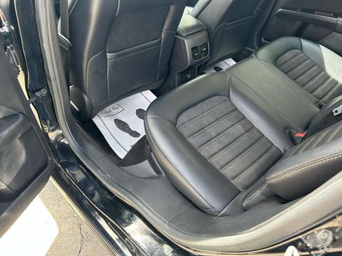 Used 2018 Ford Fusion SE w/ Equipment Group 201A FWD image 9