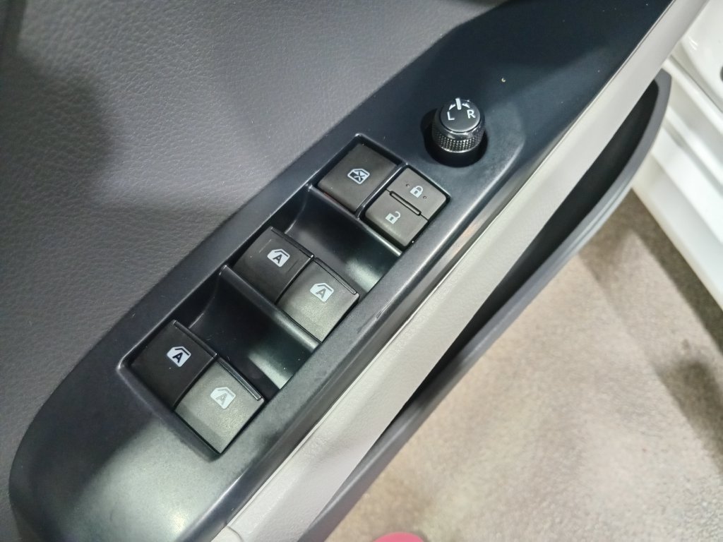 Used 2019 Toyota Camry LE FWD image 18