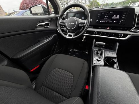 Used 2025 Kia Sportage LX FWD image 34