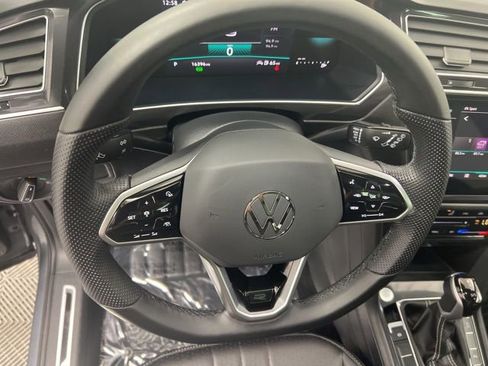 Used 2024 Volkswagen Tiguan SE R-Line AWD/4WD image 22
