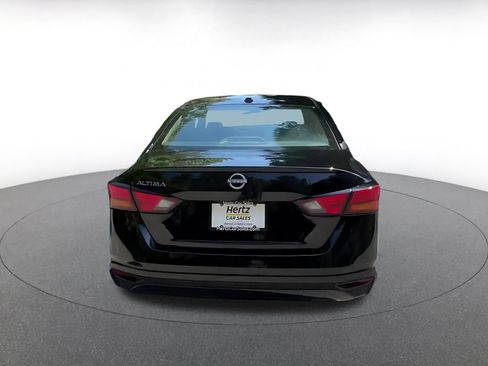 Used 2025 Nissan Altima 2.5 SV FWD image 12