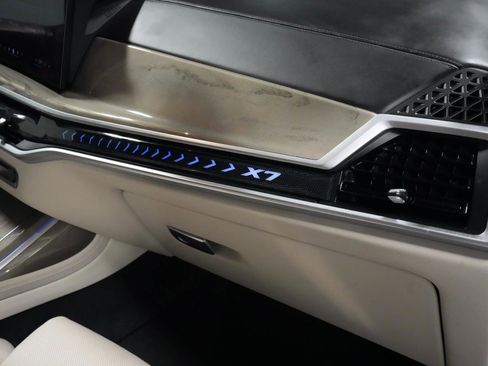 Used 2024 BMW X7 xDrive40i w/ M Sport Package image 26