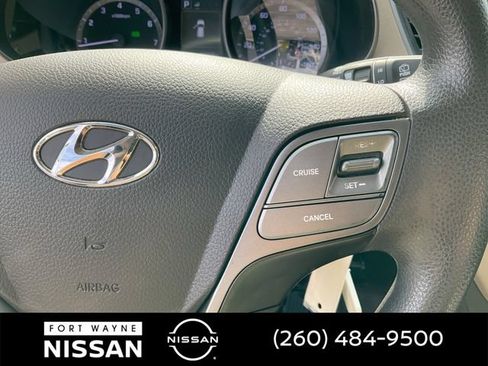 Used 2017 Hyundai Santa Fe SE AWD/4WD image 23