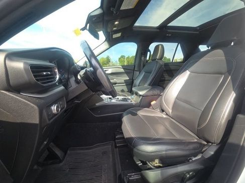 Used 2020 Ford Explorer XLT w/ Equipment Group 202A AWD/4WD image 27