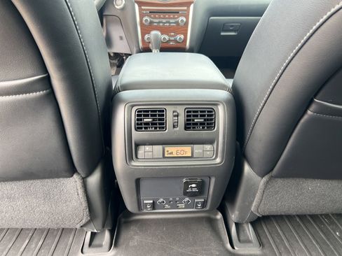 Used 2017 Nissan Pathfinder Platinum w/ Family Entertainment Package AWD/4WD image 27