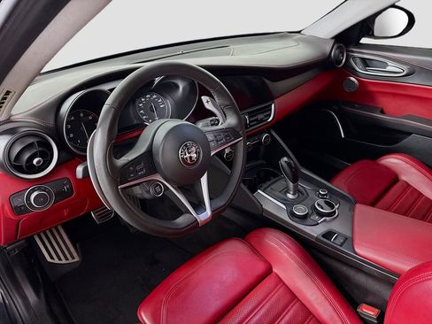 Used 2018 Alfa Romeo Giulia Ti Sport w/ Quick Order Package 22U Sport RWD image 9