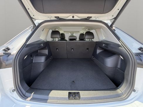 Used 2025 Volkswagen Tiguan SE AWD/4WD image 26