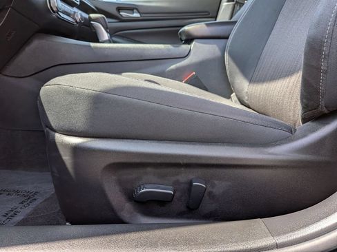 Used 2025 Nissan Altima 2.5 SV FWD image 14
