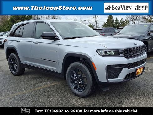 New 2026 Jeep Grand Cherokee Altitude AWD/4WD image 1