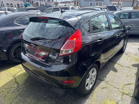 Used 2015 Ford Fiesta SE image 5