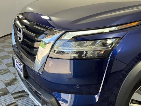 Used 2023 Nissan Pathfinder SL AWD/4WD image 31