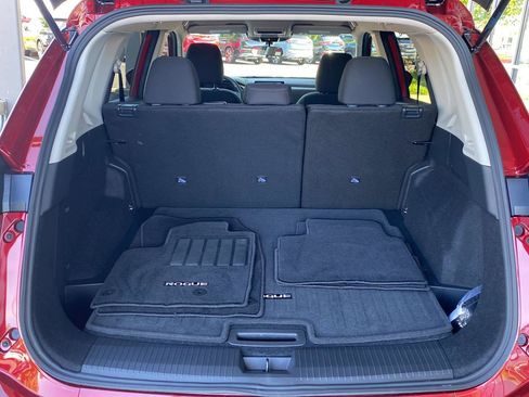 Used 2025 Nissan Rogue S FWD image 8