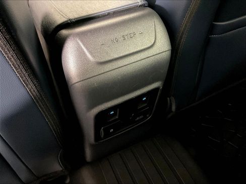 Used 2024 Ford Bronco Outer Banks AWD/4WD image 11
