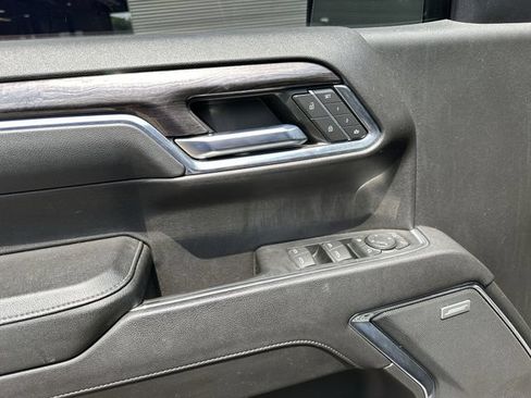 Used 2023 Chevrolet Silverado 1500 LTZ w/ LTZ Premium Package AWD/4WD image 17