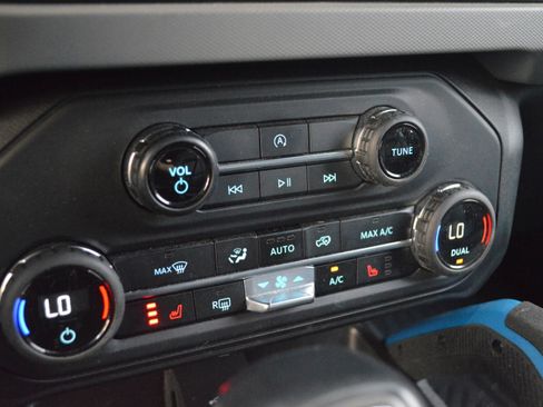 Used 2023 Ford Bronco Black Diamond image 25