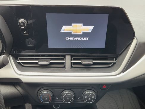 Used 2025 Chevrolet Trax RS FWD image 21