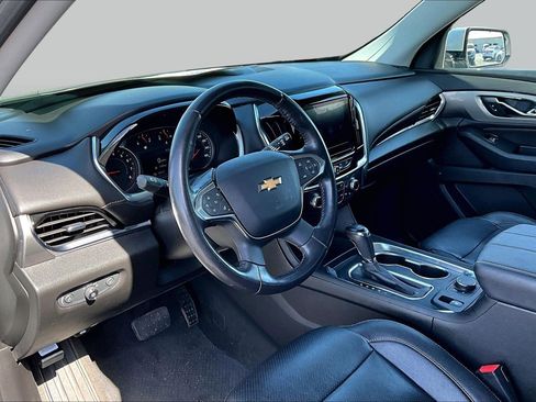 Used 2020 Chevrolet Traverse LT FWD image 11