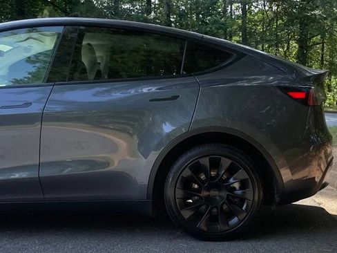 Used 2023 Tesla Model Y Long Range AWD/4WD image 5