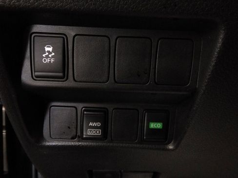 Used 2019 Nissan Rogue Sport S image 18