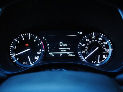 Used 2020 Toyota Highlander XLE image 29