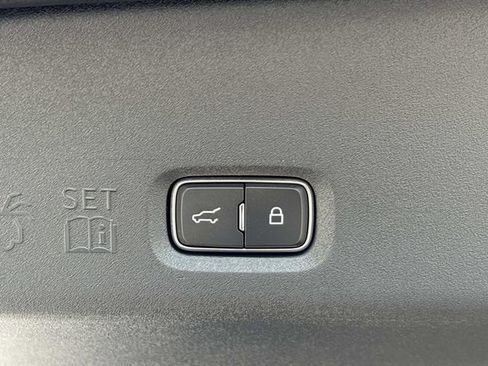 New 2026 Lincoln Navigator Premiere AWD/4WD image 13