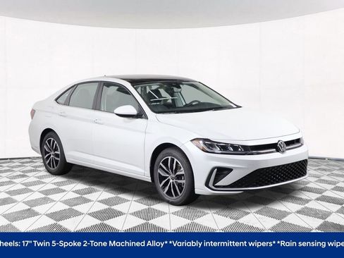 Used 2025 Volkswagen Jetta SE image 12