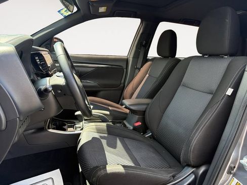 Used 2018 Mitsubishi Outlander SE FWD image 9