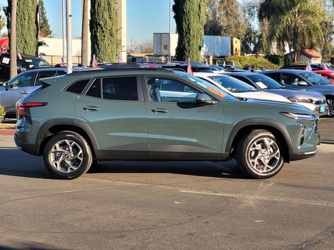 New 2026 Chevrolet Trax LT w/ LT Convenience Package image 3